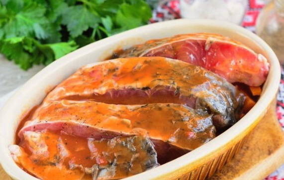 Стейки красной рыбы в духовке – рецепт приготовления форели с фото