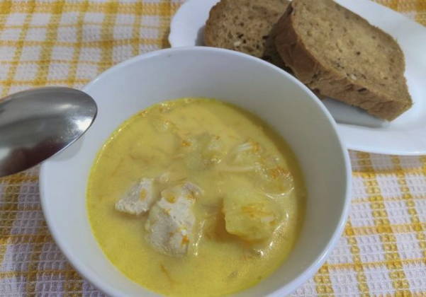 Сырный суп с курицей и вермишелью