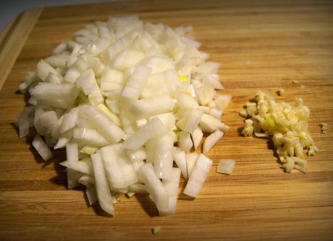 Фаршированные грибы с сыром и курицей в духовке