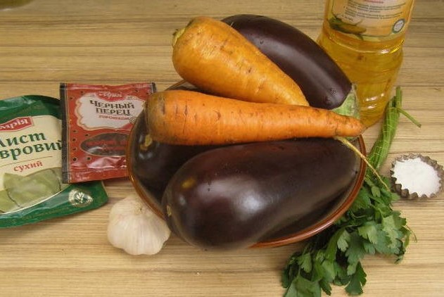 Фаршированные маринованные баклажаны под гнетом с морковью и чесноком