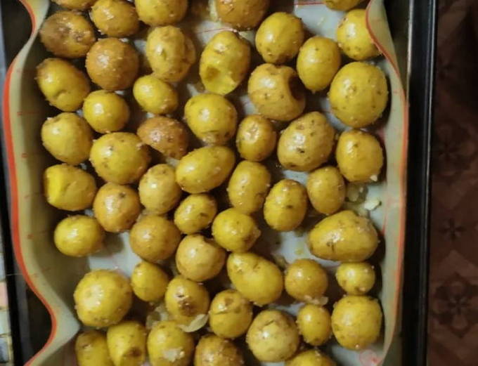 Молодая картошка в духовке