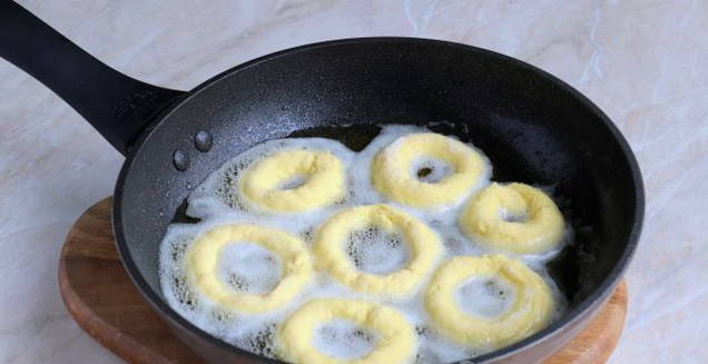 Творожные калачики жареные в масле на сковороде