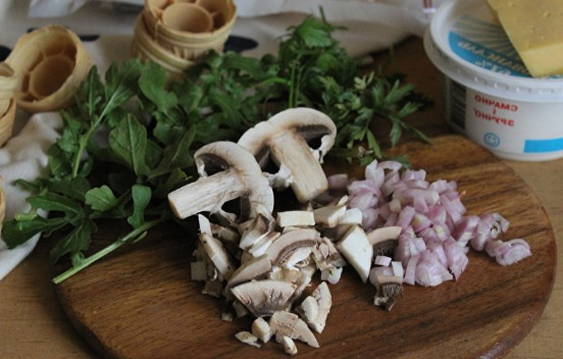 Тарталетки с грибами и сыром