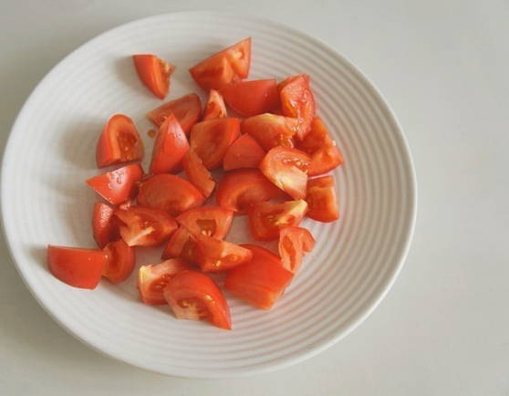 Салат из жареных баклажанов с помидорами и чесноком