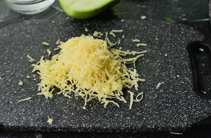 Запеченные кабачки с сыром в духовке