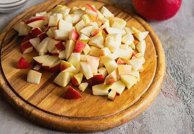 Пирожки из слоеного теста с яблоками в духовке