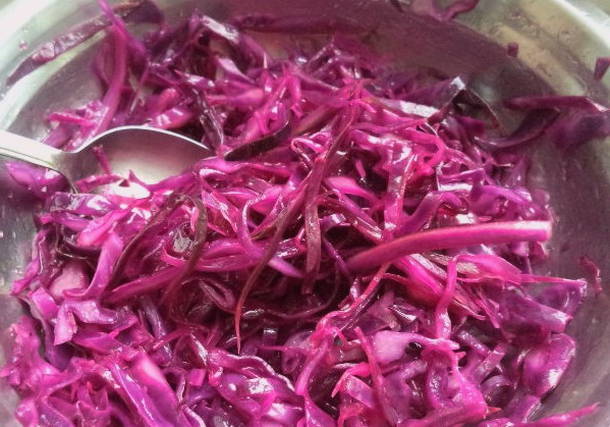 Салат из свежей фиолетовой капусты