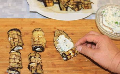 Рулетики из баклажанов с сыром, чесноком и грецкими орехами