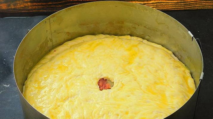 Пирог из дрожжевого теста с мясом в духовке