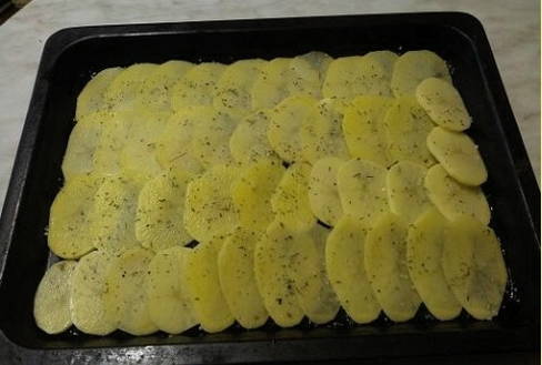 Запеченная картошка с фаршем в духовке