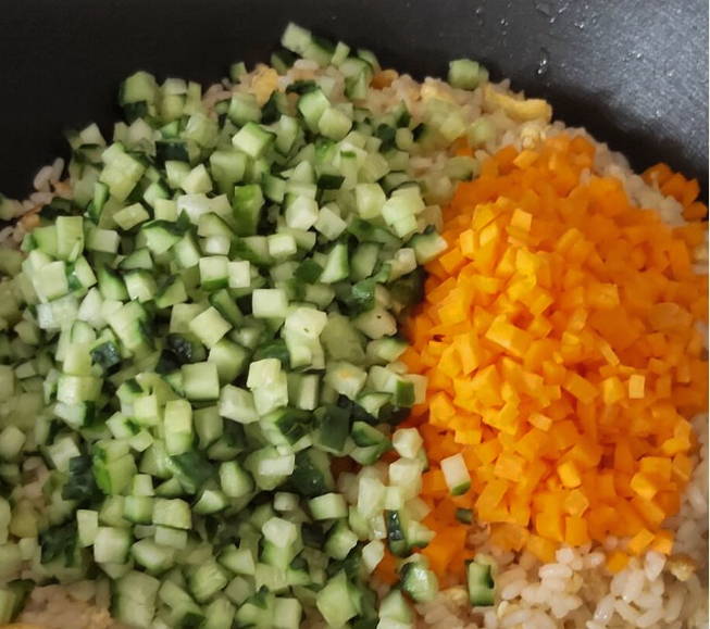 Жареный рис с овощами