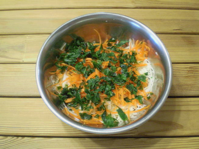 Витаминный салат из капусты и моркови с уксусом