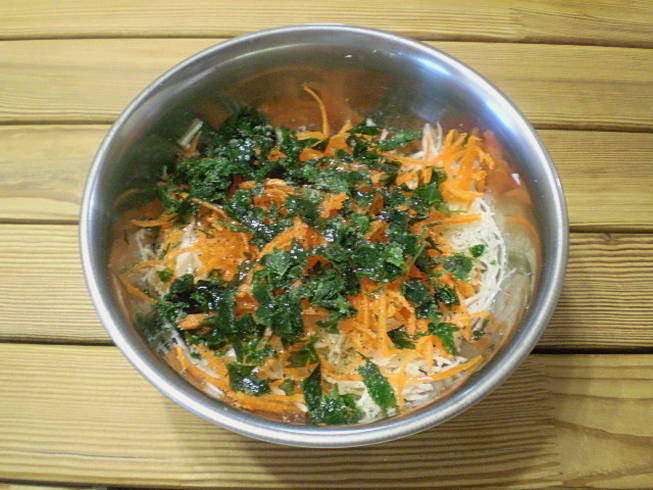 Витаминный салат из капусты и моркови с уксусом