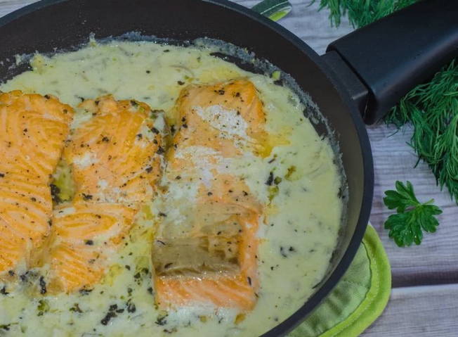 Рыба в сливочном соусе на сковороде рецепт с фото