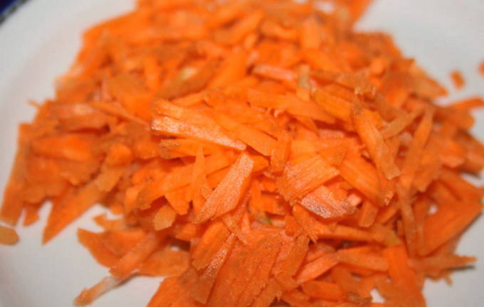 Салат из зеленой редьки с морковью