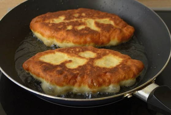 Пирожки на кефире с картошкой, жаренные на сковороде