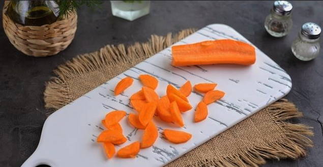 Тушеная говядина с луком и морковью
