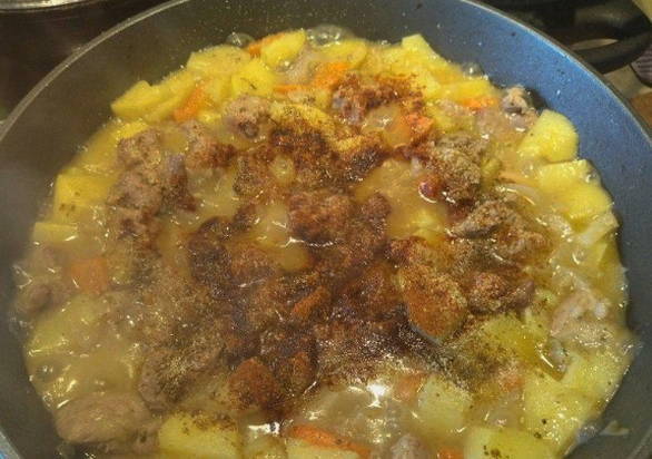 Картошка с мясом в казане на костре - рецепт приготовления тушеной картошки с мясом