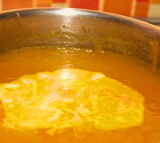 Тыквенный суп с креветками и сливками