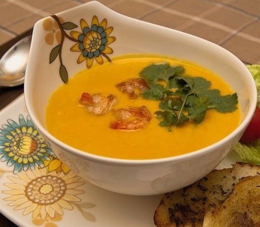Тыквенный суп с креветками и сливками
