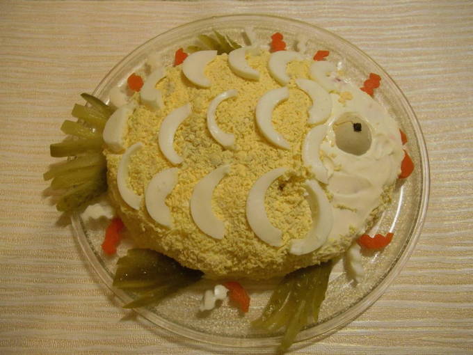 Салат из консервированной горбуши с яйцом и рисом
