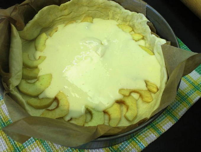 Яблочный цветаевский пирог со сметанной заливкой