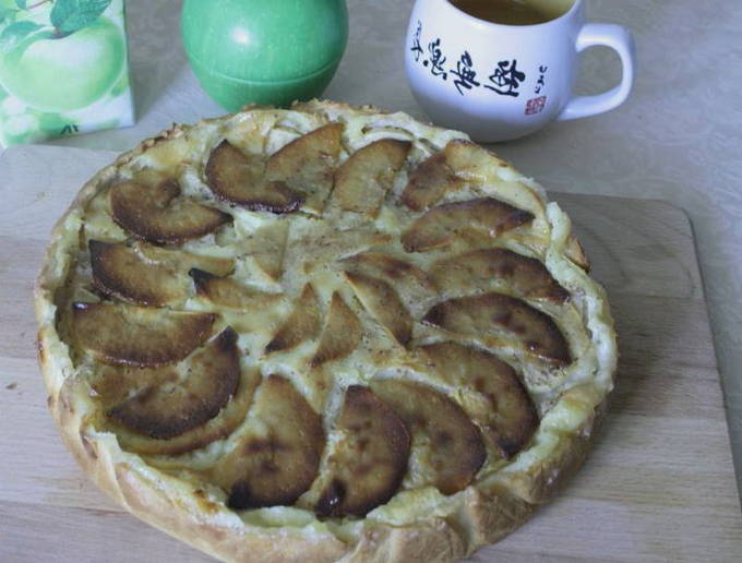 Яблочный цветаевский пирог со сметанной заливкой