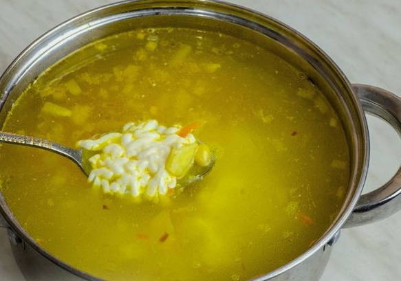 Куриный суп с консервированной кукурузой
