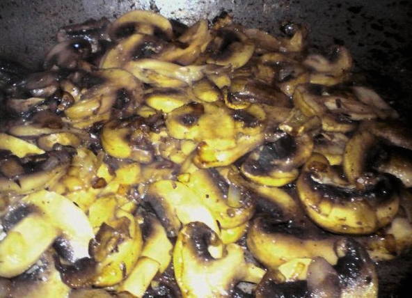 Картошка с грибами в горшочках