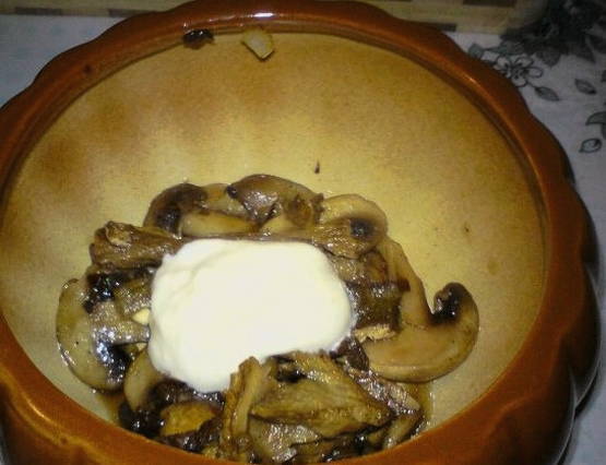 Картошка с грибами в горшочках