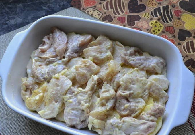 Курица с картошкой и сыром в духовке