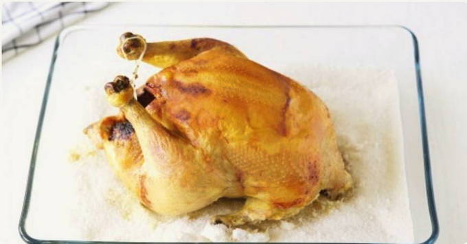 Курица, запеченная в соли в духовке