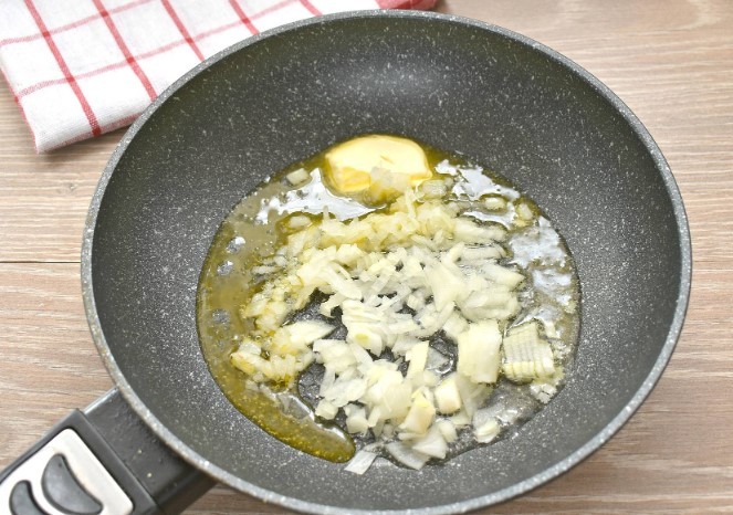Макароны с сыром и сосисками