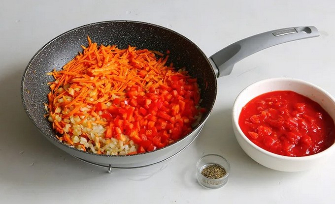 Голубцы в томатном соусе в духовке