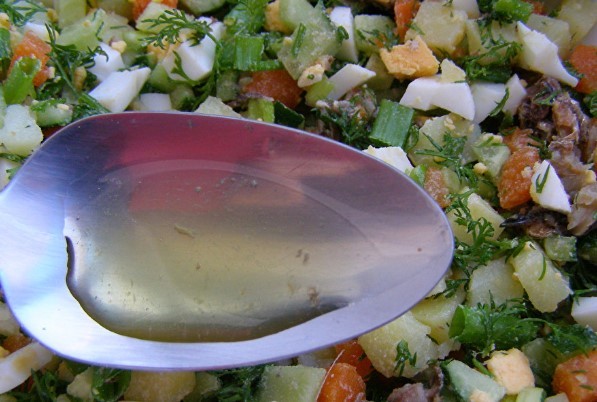 Салат из шпрот с яйцом и огурцом