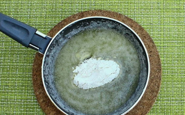 Тефтели с рисом в сметанном соусе в духовке