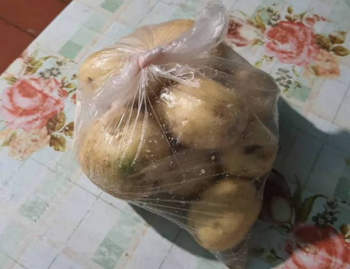 Картошка в мундире в пакете в микроволновке