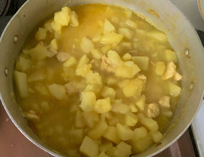 Тушеная картошка с куриной грудкой
