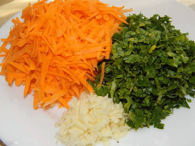 Квашеные баклажаны с чесноком, морковью и зеленью на зиму