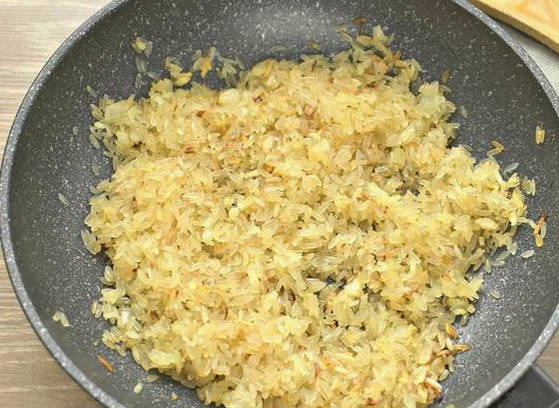 Рассыпчатый рис на гарнир на сковороде