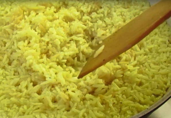 Рассыпчатый рис на гарнир на сковороде