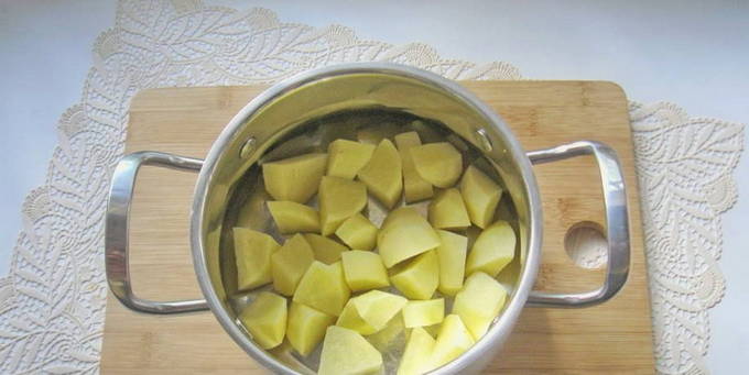 Суп-пюре из кабачков и картофеля со сливками