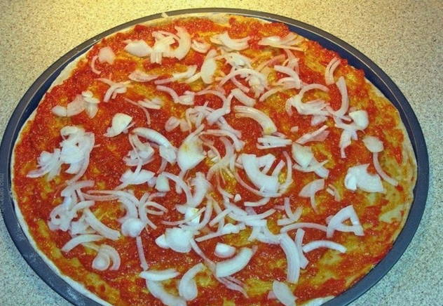 Пицца с красной рыбой