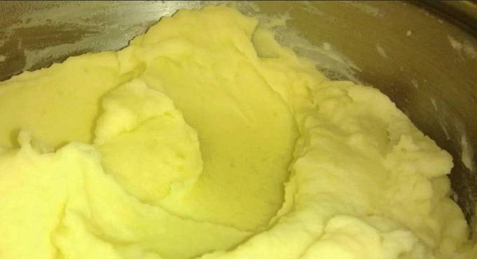 Картофельное пюре с яйцом и молоком