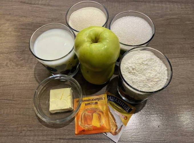 Пирог «Три стакана» с яблоками и молоком