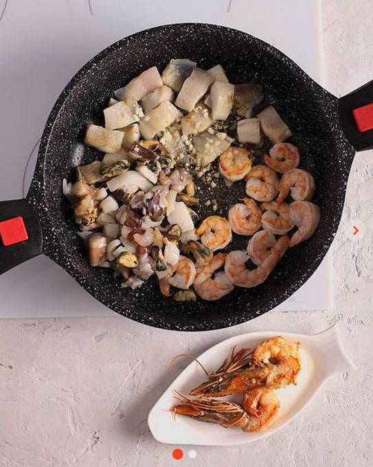 Испанская паэлья с морепродуктами классическая