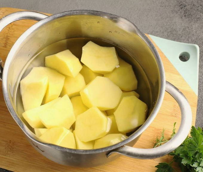 Лепешки с картошкой и сыром на сковороде