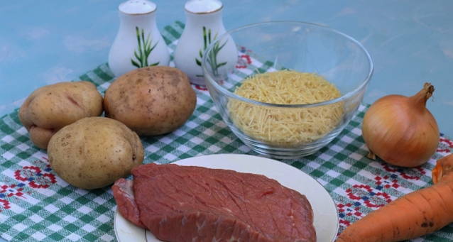 Суп с мясом, вермишелью и картошкой