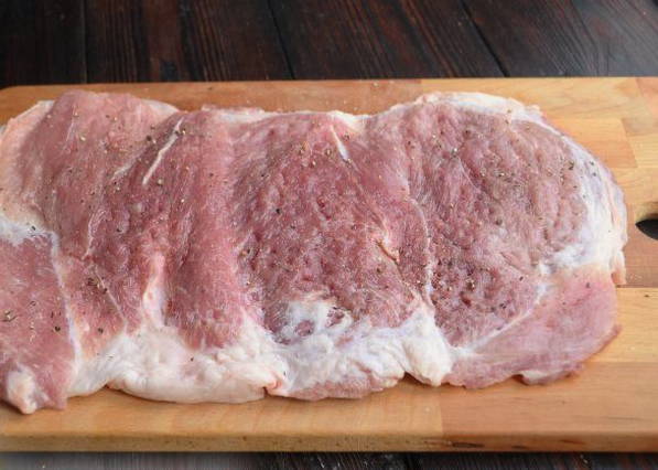 Мясной рулет из свинины в духовке