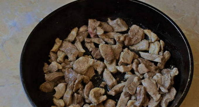 Азу из свинины с солеными огурцами по-татарски